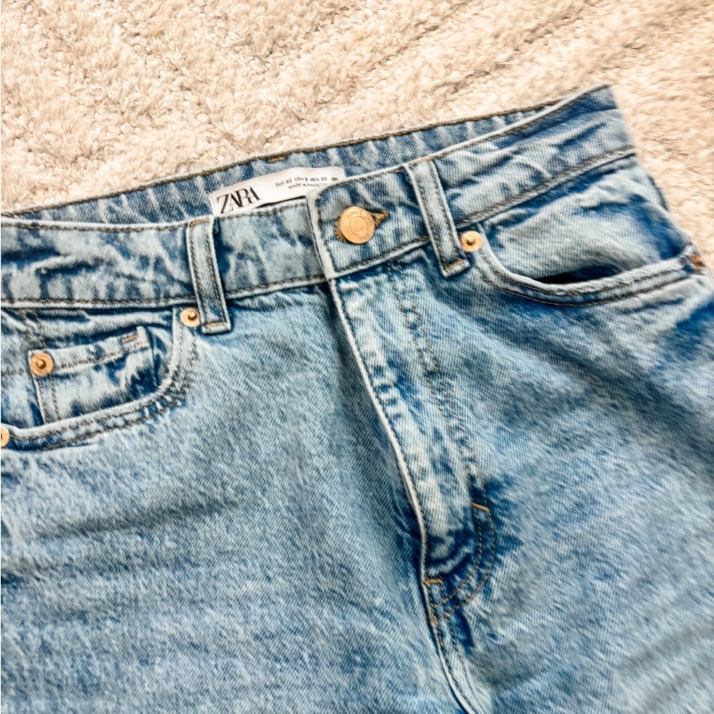 Like New! Women’s Zara Mom High-waisted Denim Jeans - Size 0 - Picture 4 of 7